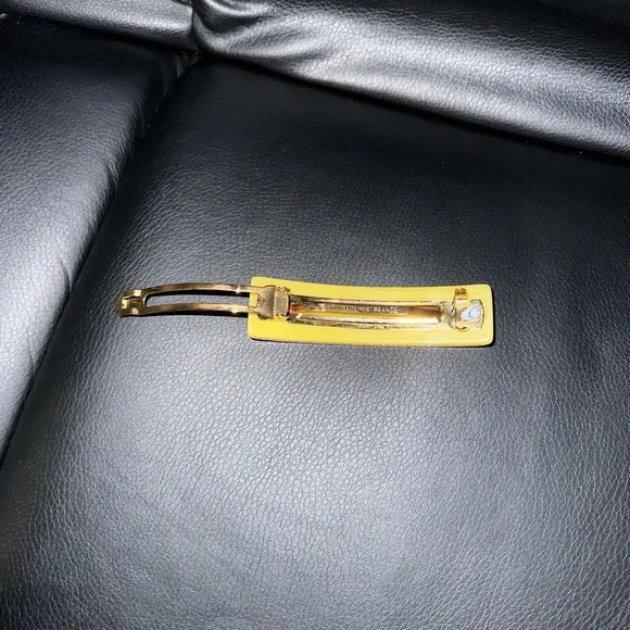 Louis Vuitton Yellow and Black Floral Hair Clip PRE-OWNED - Picture 6 of 10